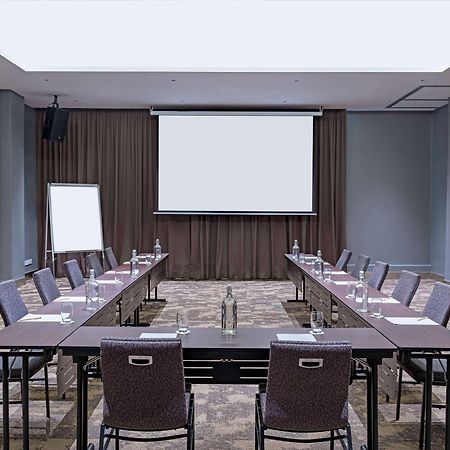 Mercure Living Путраджая Экстерьер фото A meeting room