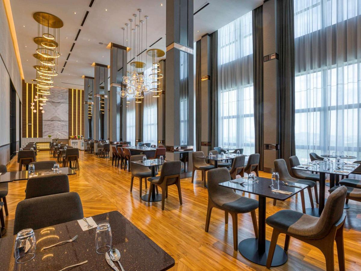 Mercure Living Путраджая Экстерьер фото The restaurant