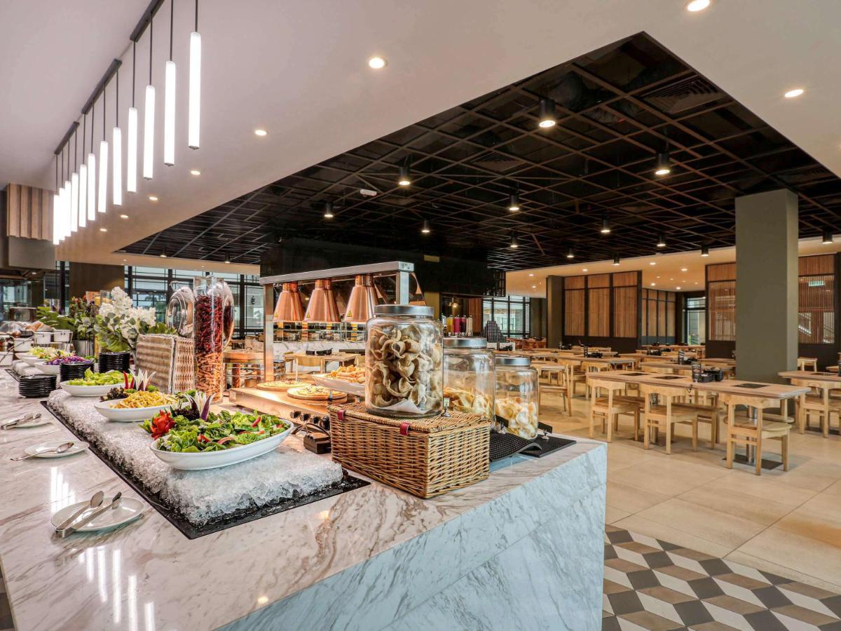 Mercure Living Путраджая Экстерьер фото The buffet at the hotel