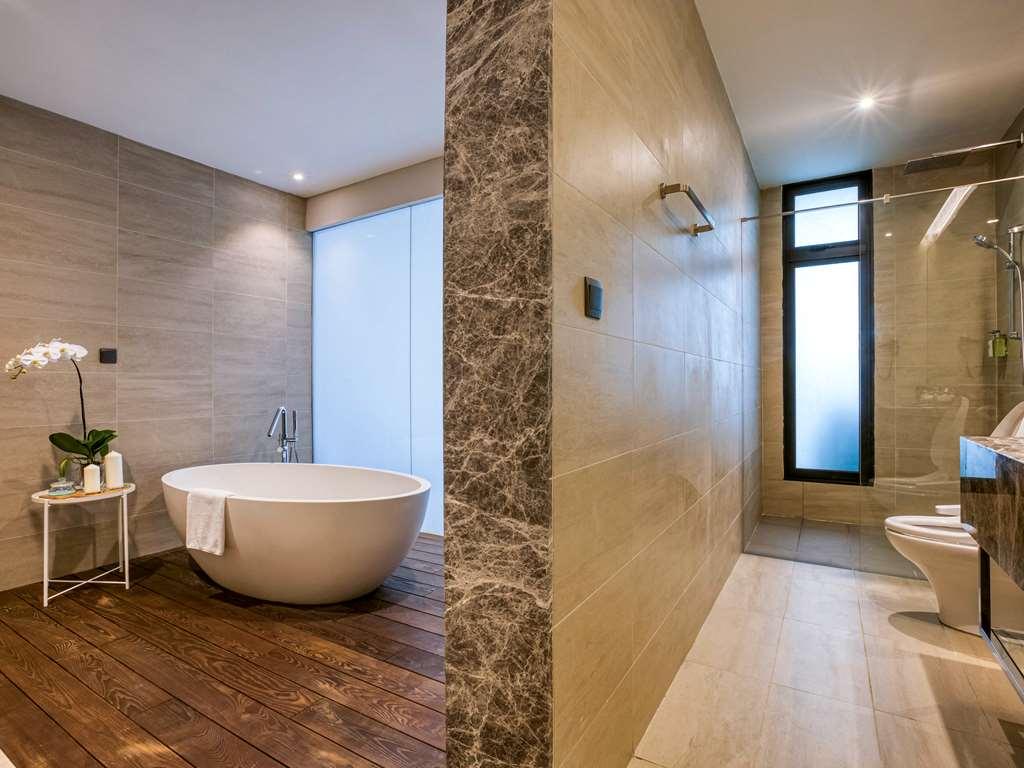 Mercure Living Путраджая Экстерьер фото Bathroom