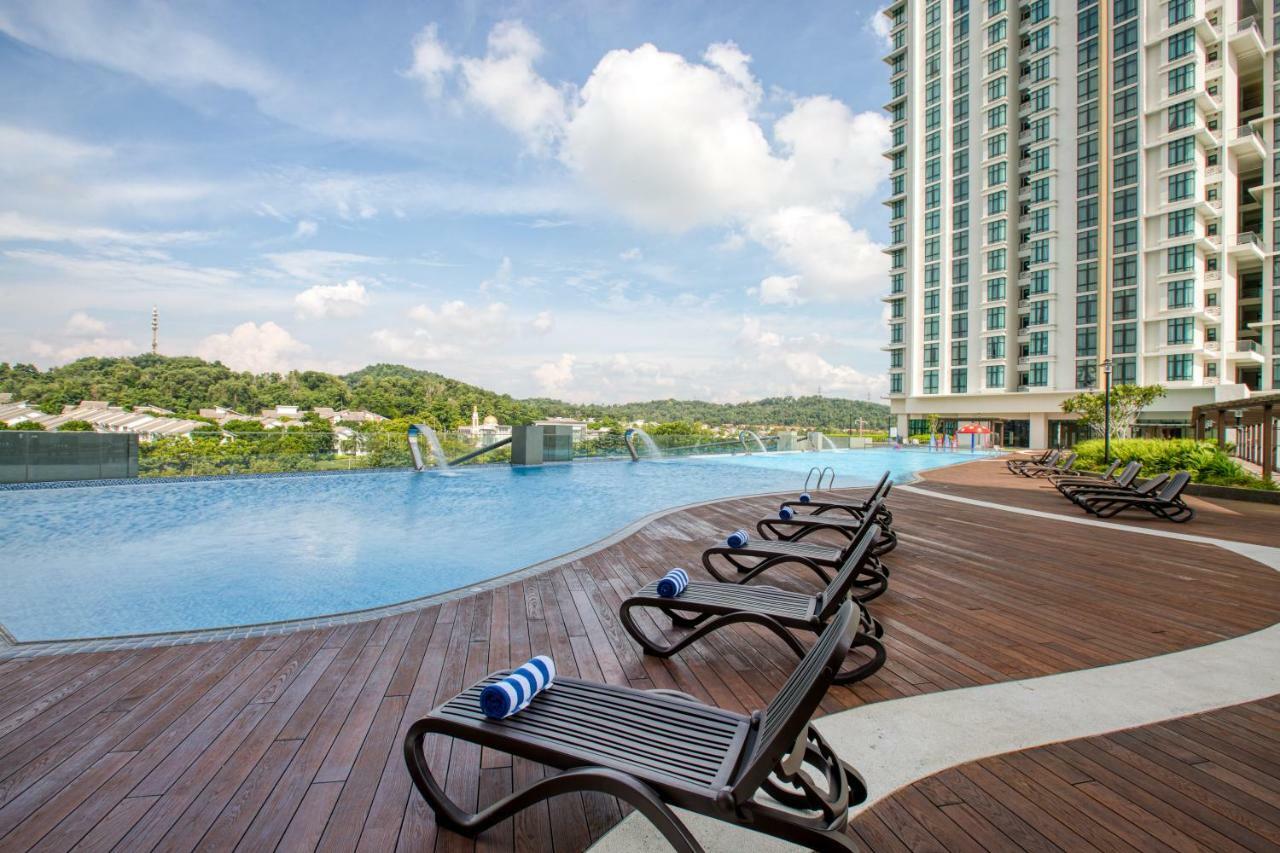Mercure Living Путраджая Экстерьер фото Infinity Pool