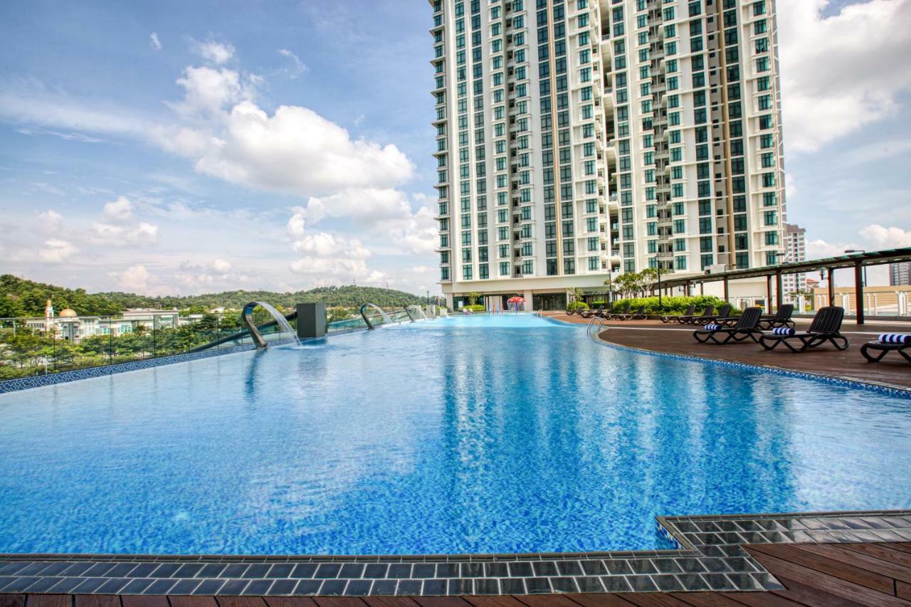 Mercure Living Путраджая Экстерьер фото Infinity Pool