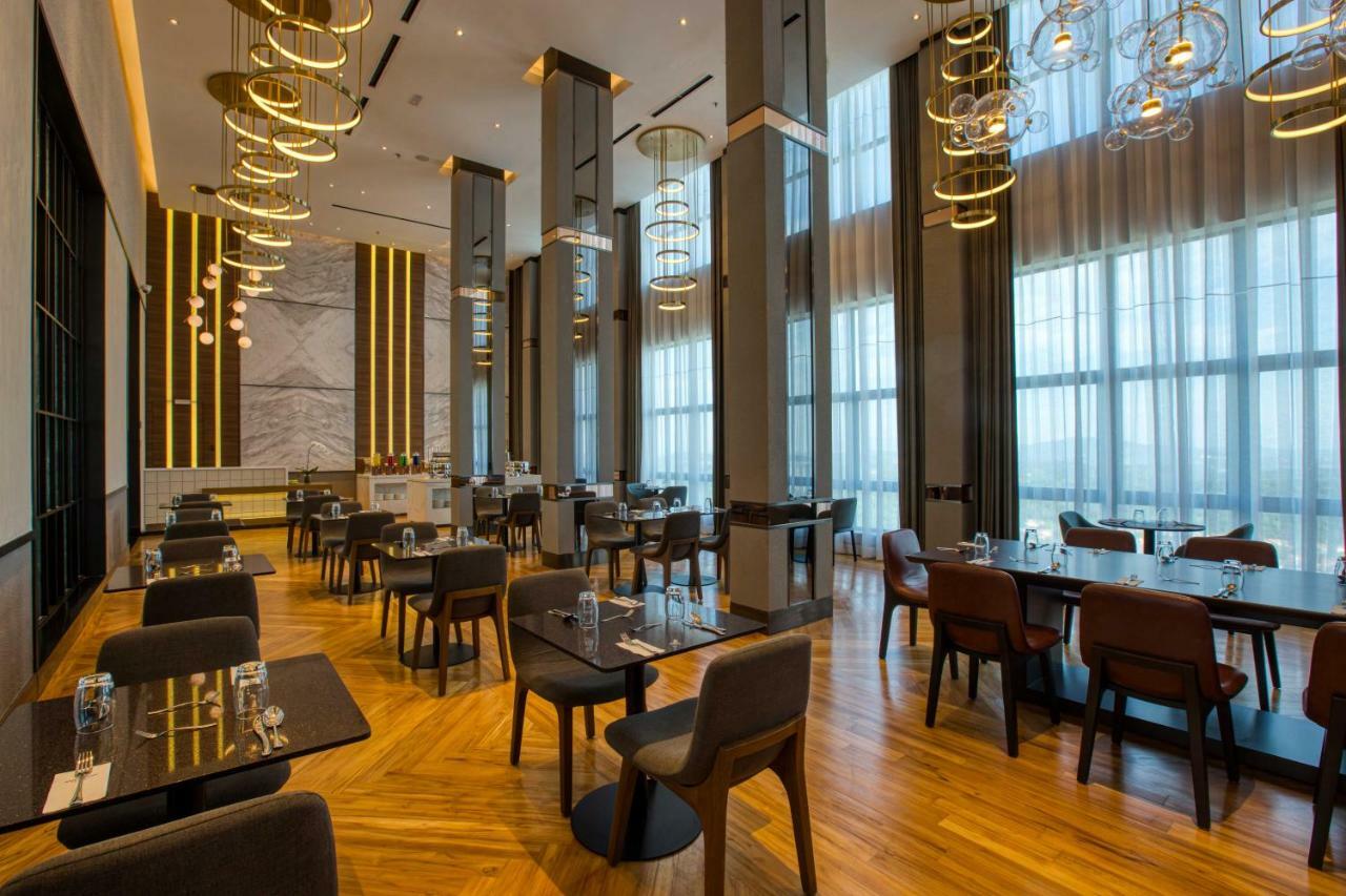 Mercure Living Путраджая Экстерьер фото The restaurant